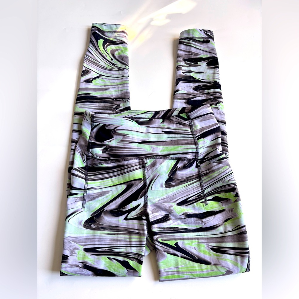 Lululemon Side Pocket Leggings Black Green Purple Print Size 4